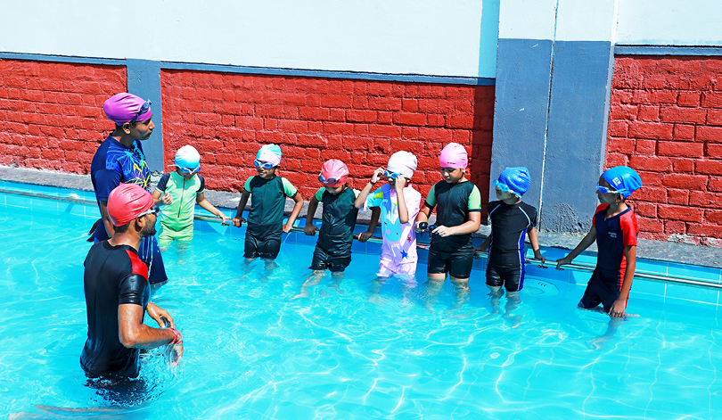 Dive into Learning: Preparing Children for Swimming at the School Pool